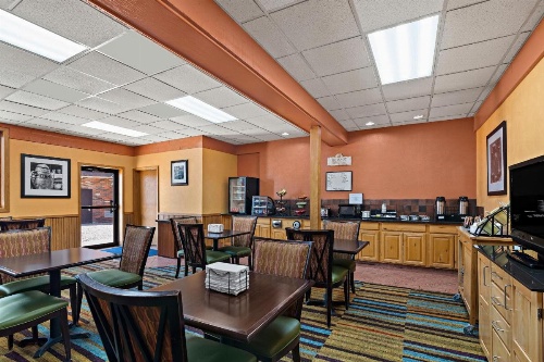 Rodeway Inn image 2