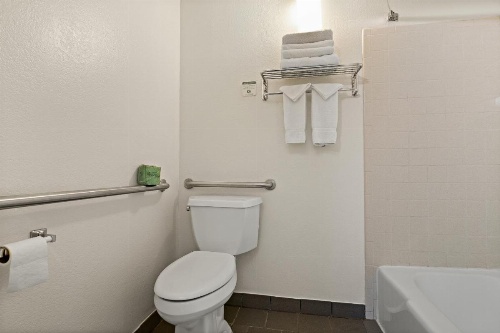 Rodeway Inn image 4
